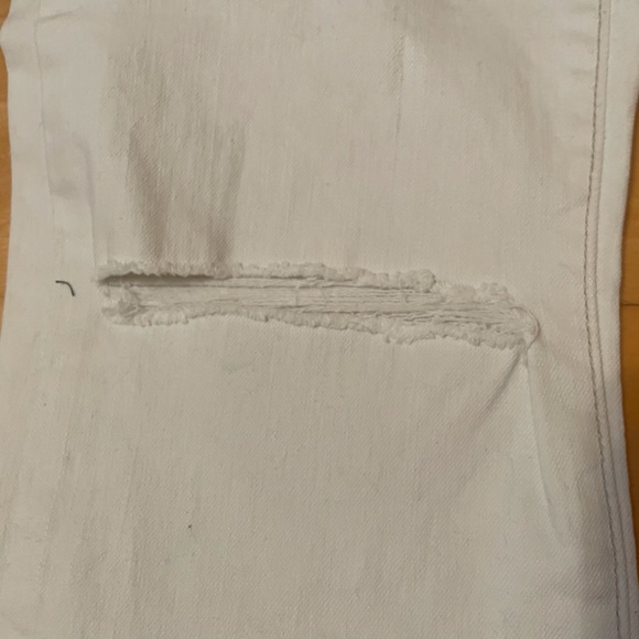 White Billabong ripped knee jeans. Size 28. Used with some stains. - Picture 9 of 12